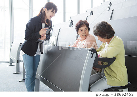 生涯学習　大学　シニア　女性　カルチャースクール 38692455