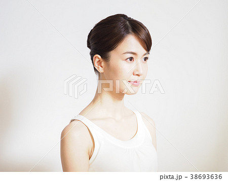 微笑む女性（ビューティー） 38693636