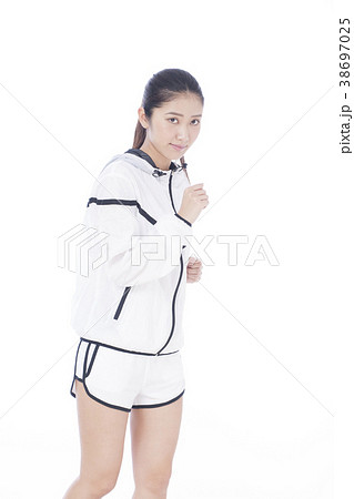 若い女性　フィットネス　ライフスタイル 38697025