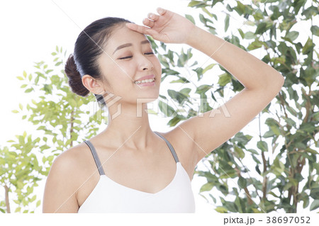 若い女性 フィットネス ライフスタイル 若い女性 フィットネス ライフスタイル 38697052