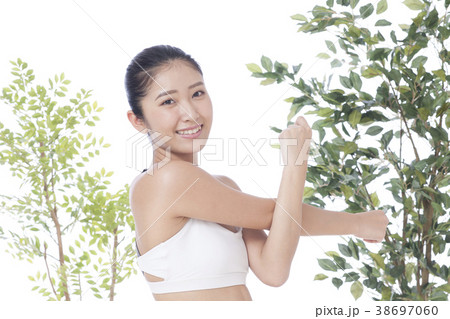 若い女性 フィットネス ライフスタイル 若い女性 フィットネス ライフスタイル 38697060