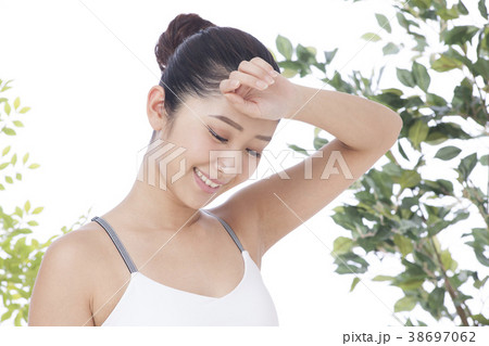 若い女性 フィットネス ライフスタイル 若い女性 フィットネス ライフスタイル 38697062