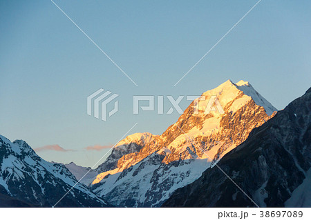 ≪ニュージーランド≫夕日に照らされたマウントクック 38697089