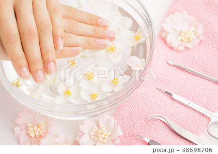 Female hands with manicure 38698706