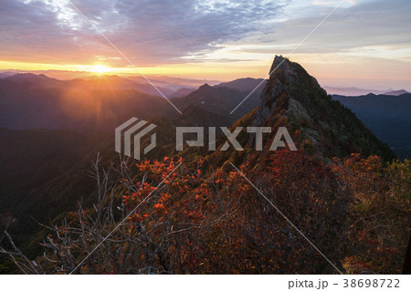 紅葉の石鎚山 紅葉の石鎚山 38698722