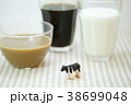 牛と飲み物 38699048