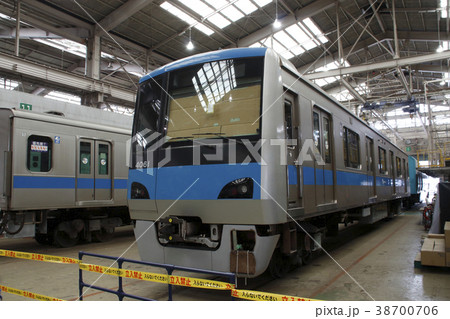 大宮総合車両センターにて検査を受ける小田急線4000形 大宮総合車両センターにて検査を受ける小田急線4000形 38700706