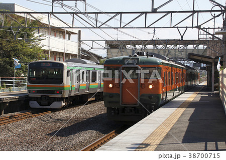 上野東京ラインE231系と両毛線115系 38700715