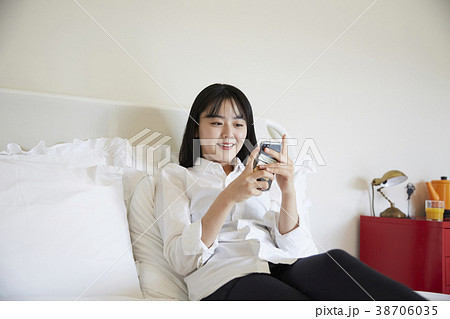 女子大生 笑顔 微笑 38706035