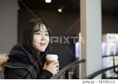 女子大生 笑顔 微笑 38706115