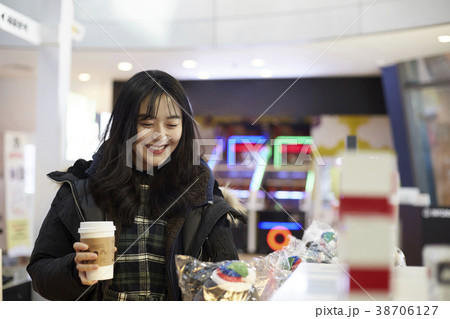 女子大生 笑顔 微笑 38706127