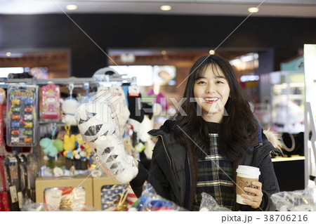 女子大生 笑顔 微笑 38706216