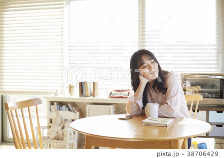 女子大生 笑顔 微笑 38706429