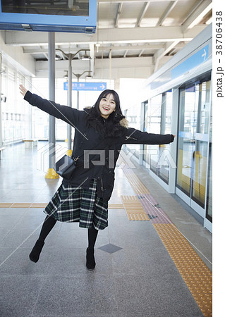 女子大生 笑顔 微笑 38706438