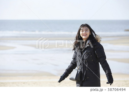 冬 女子大生 海 38706494