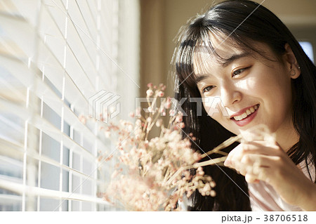 花 女子大生 笑顔 38706518