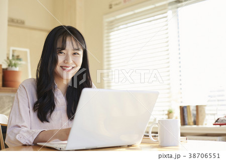 ノートパソコン ノートブック 女子大生 38706551