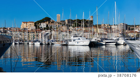 Harbour and old city at the French Riviera, Cannes 38708176