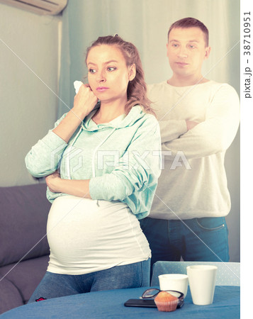 Husband and pregnant wife arguing at home 38710951