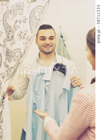 girl waiting for boy trying on clothes 38711533