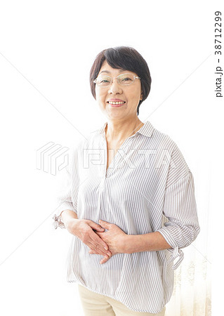 シニア女性 38712299