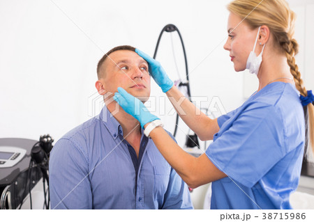 Woman doctor is examining patient before the procedure Woman doctor is examining patient before the procedure 38715986