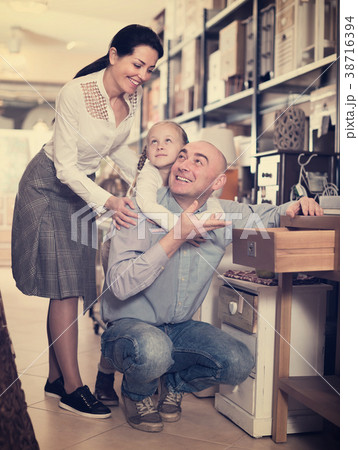 couple with the daughter choosing furniture couple with the daughter choosing furniture 38716394