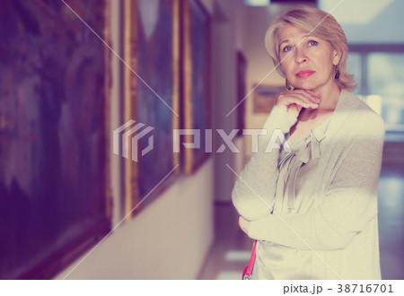 Adult woman in museum Adult woman in museum 38716701