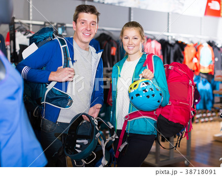 travelers are choosing travel gear 38718091