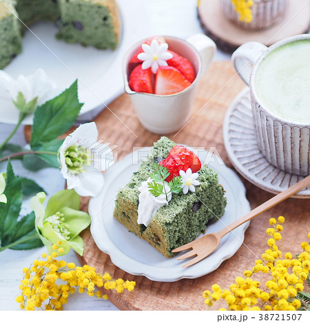 抹茶のシフォンケーキでティータイム 38721507