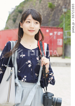 旅行をする女性 旅行をする女性 38721893