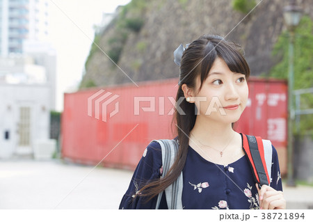 旅行をする女性 旅行をする女性 38721894