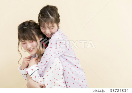 パジャマの女性 38722334
