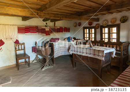 old interior of the Ukrainian hut 38723135