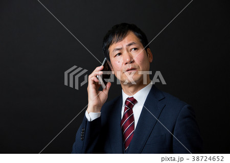 ミドルビジネスマン(スマホ ミドルビジネスマン(スマホ 38724652