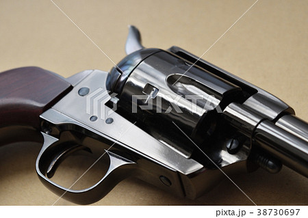 古いリボルバー拳銃 38730697