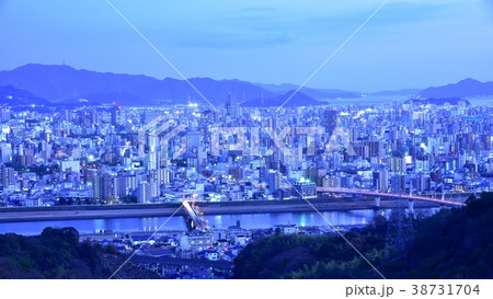 広島市街 夕景 薄暮 夜景 三滝山 竜王公園 からの眺望の写真素材