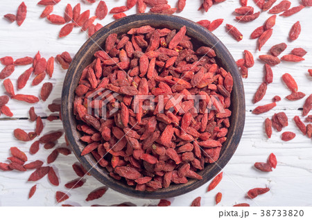 Goji berries in wooden spoon 38733820