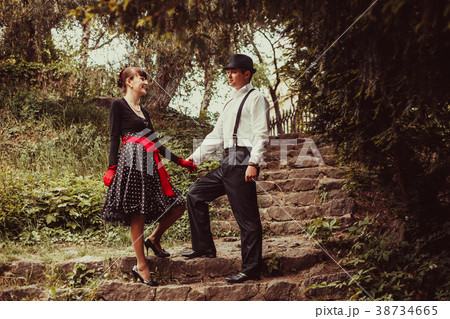 Retro fashion couple 38734665