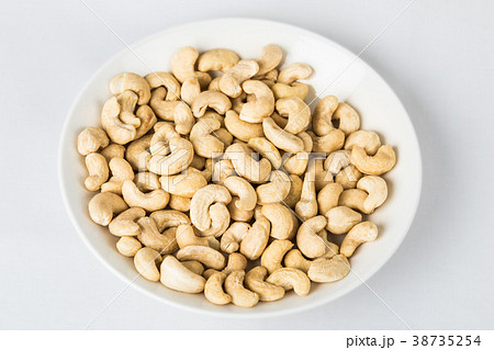 A plate full of cashew nuts. 38735254