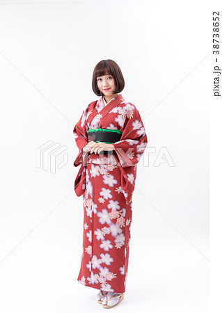 着物 大和撫子 白背景 立ち姿 正面 38738652
