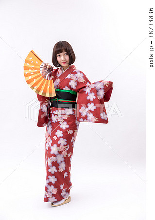 着物 大和撫子 白背景 日本舞踊 扇子の写真素材