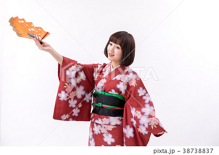 着物 大和撫子 白背景 日本舞踊 扇子の写真素材