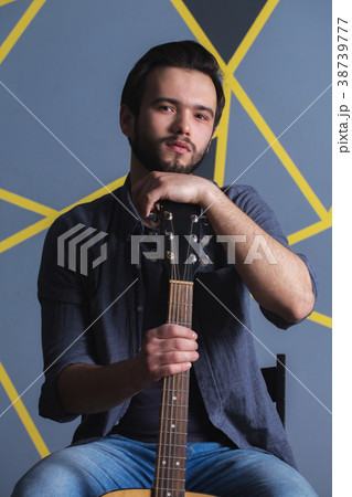 man with a guitar 38739777