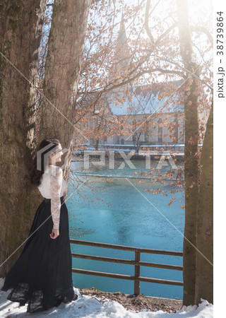 Elegant young woman on lakeshore 38739864