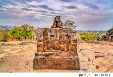 Rameshwar temple, cave 21 at the Ellora complex Rameshwar temple, cave 21 at the Ellora complex 38740203