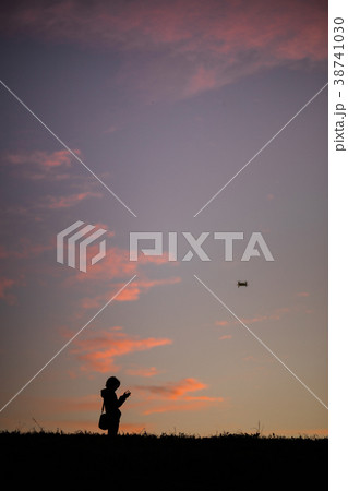 The Girl Flying Drone Sunset The Girl Flying Drone Sunset 38741030