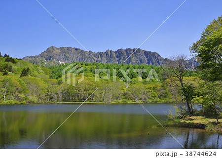 戸隠山と小鳥ヶ池 38744624