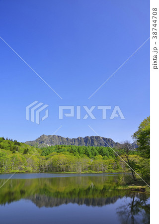 戸隠山と小鳥ヶ池 戸隠山と小鳥ヶ池 38744708