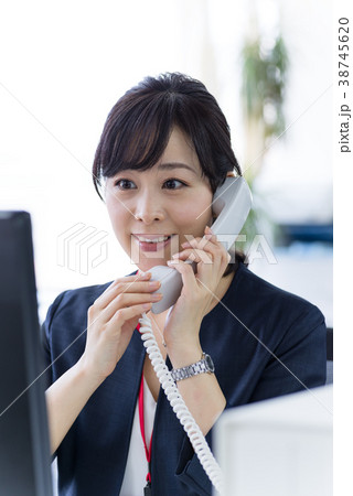 女性　ビジネスイメージ 38745620